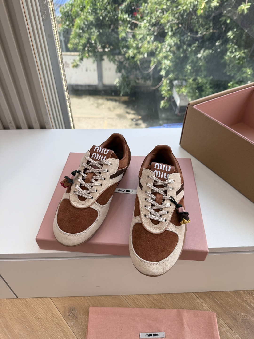 G086代购级别MiuMiu&N*•联名款新色上新 美拉德配色德训鞋运动鞋miumiu&nb530最新款新色上新!特别p G086代购级别MiuMiu&N*•联名款新色上新 美拉德配色德训鞋运动鞋miumiu&nb530最新款新色上新!特别p