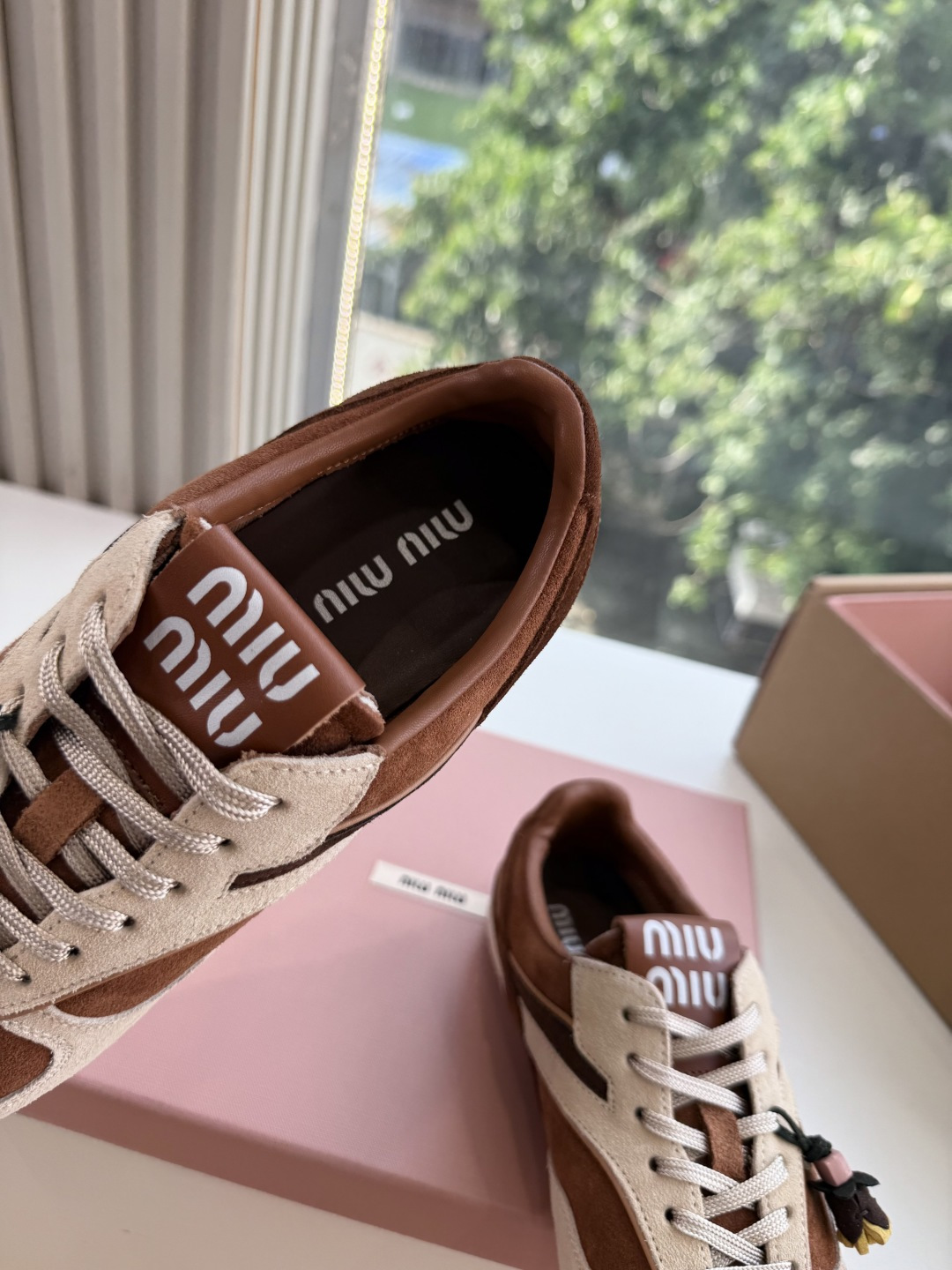 G086代购级别MiuMiu&N*•联名款新色上新 美拉德配色德训鞋运动鞋miumiu&nb530最新款新色上新!特别p G086代购级别MiuMiu&N*•联名款新色上新 美拉德配色德训鞋运动鞋miumiu&nb530最新款新色上新!特别p