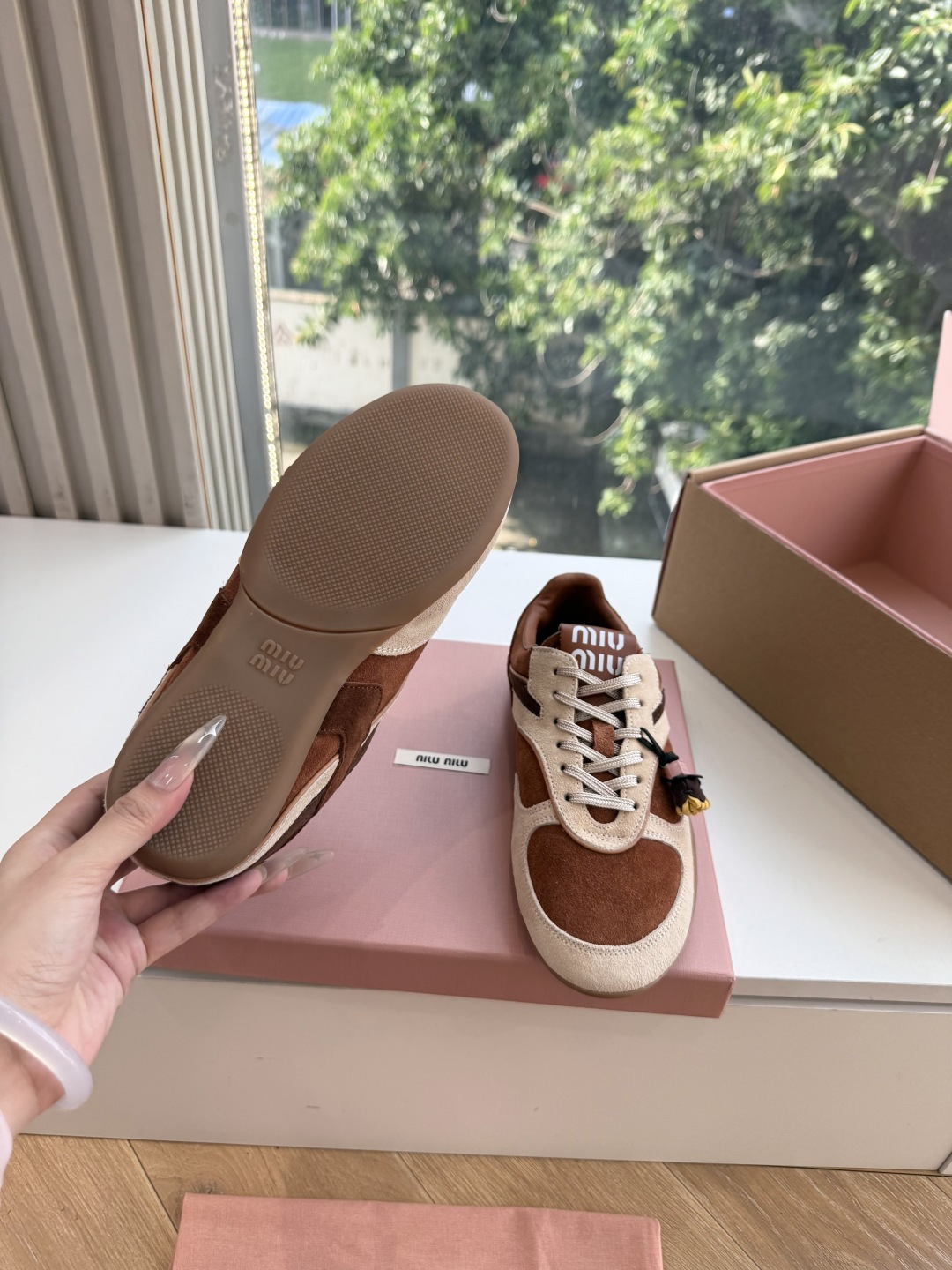 G086代购级别MiuMiu&N*•联名款新色上新 美拉德配色德训鞋运动鞋miumiu&nb530最新款新色上新!特别p G086代购级别MiuMiu&N*•联名款新色上新 美拉德配色德训鞋运动鞋miumiu&nb530最新款新色上新!特别p