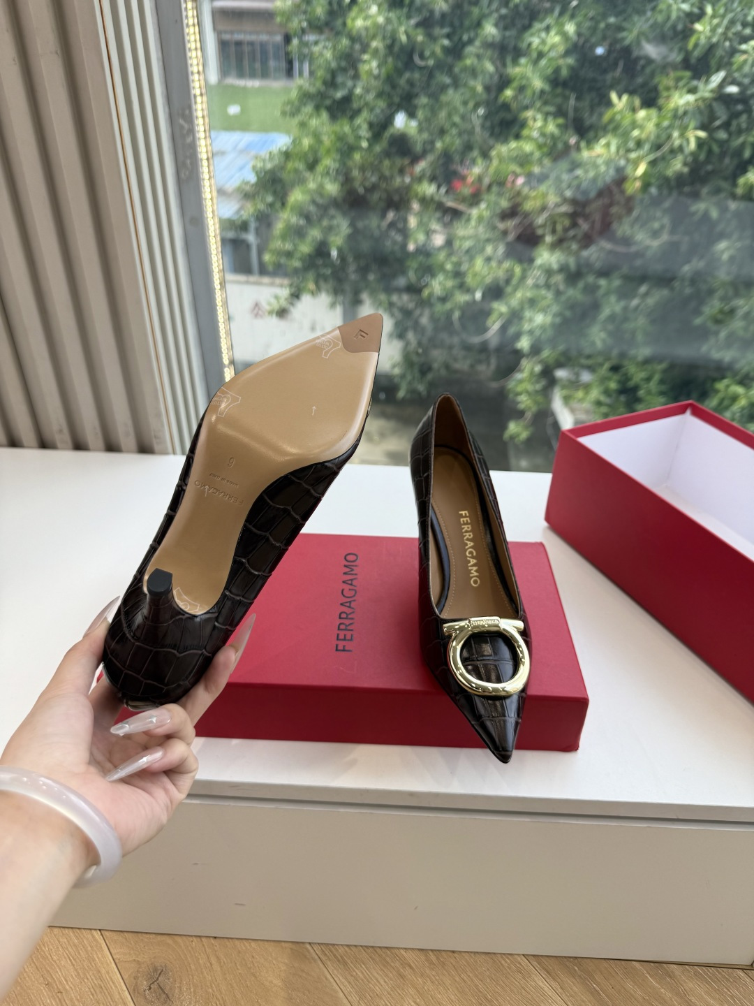 G397所见即所得代购级 原版一比一复刻顶级FERRAGAMO菲拉格慕女士新版Vara铭牌玛丽珍网鞋脚果然更惊艳~蝴蝶结