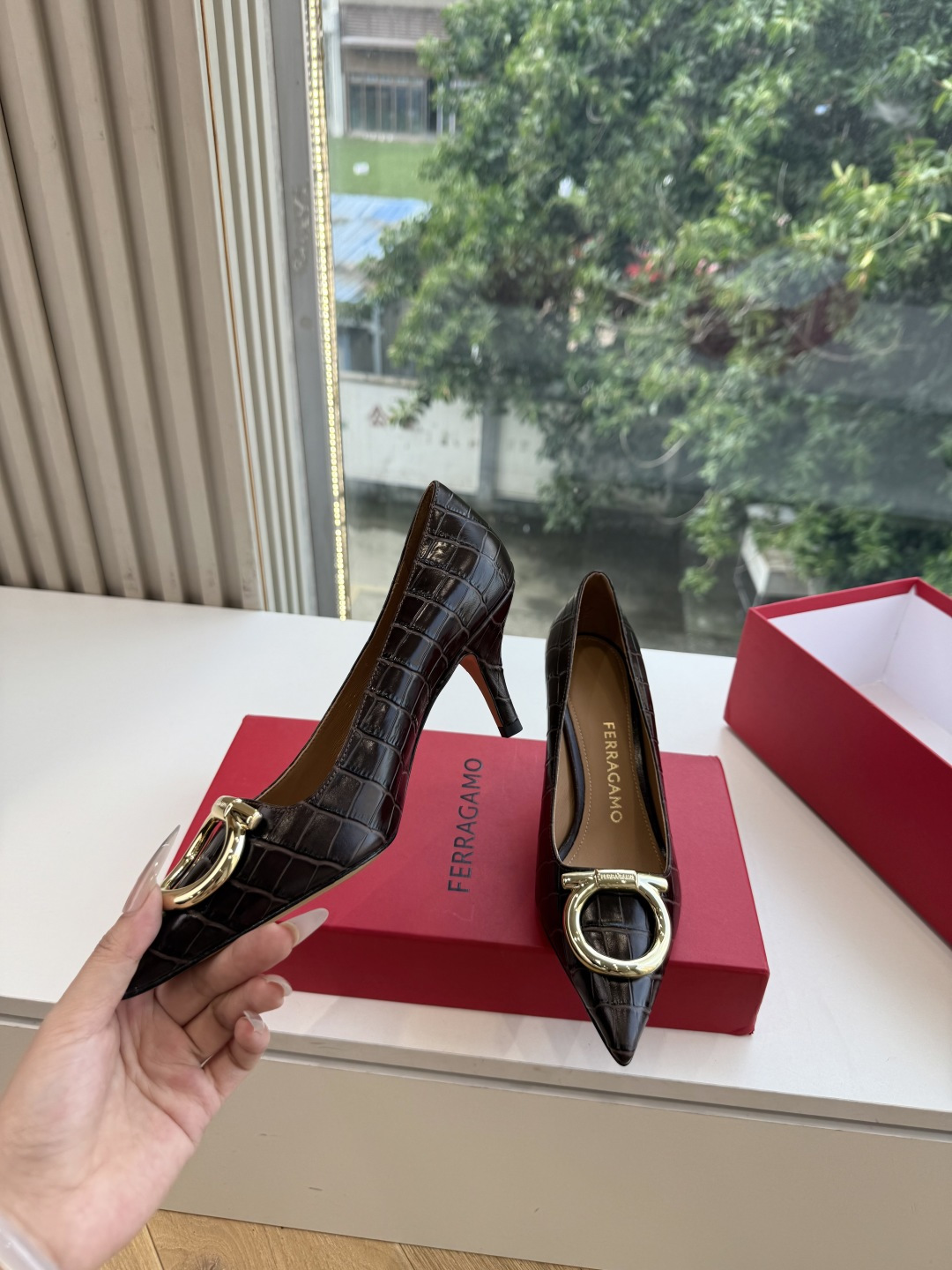 G397所见即所得代购级 原版一比一复刻顶级FERRAGAMO菲拉格慕女士新版Vara铭牌玛丽珍网鞋脚果然更惊艳~蝴蝶结