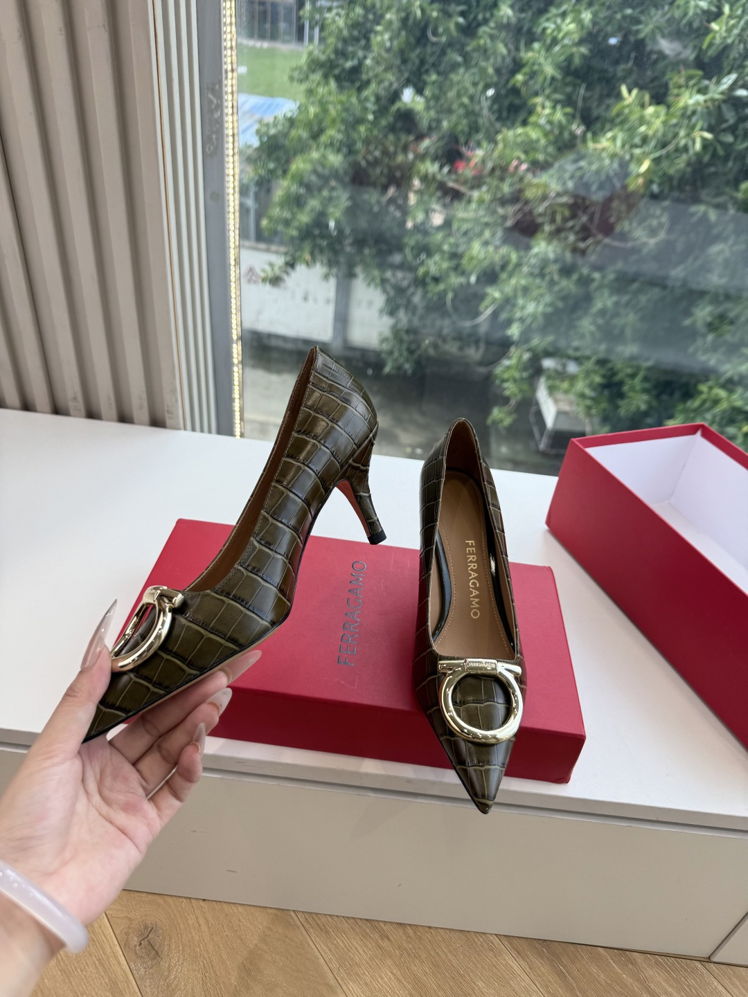 G397所见即所得代购级 原版一比一复刻顶级FERRAGAMO菲拉格慕女士新版Vara铭牌玛丽珍网鞋脚果然更惊艳~蝴蝶结 G397所见即所得代购级 原版一比一复刻顶级FERRAGAMO菲拉格慕女士新版Vara铭牌玛丽珍网鞋脚果然更惊艳~蝴蝶结