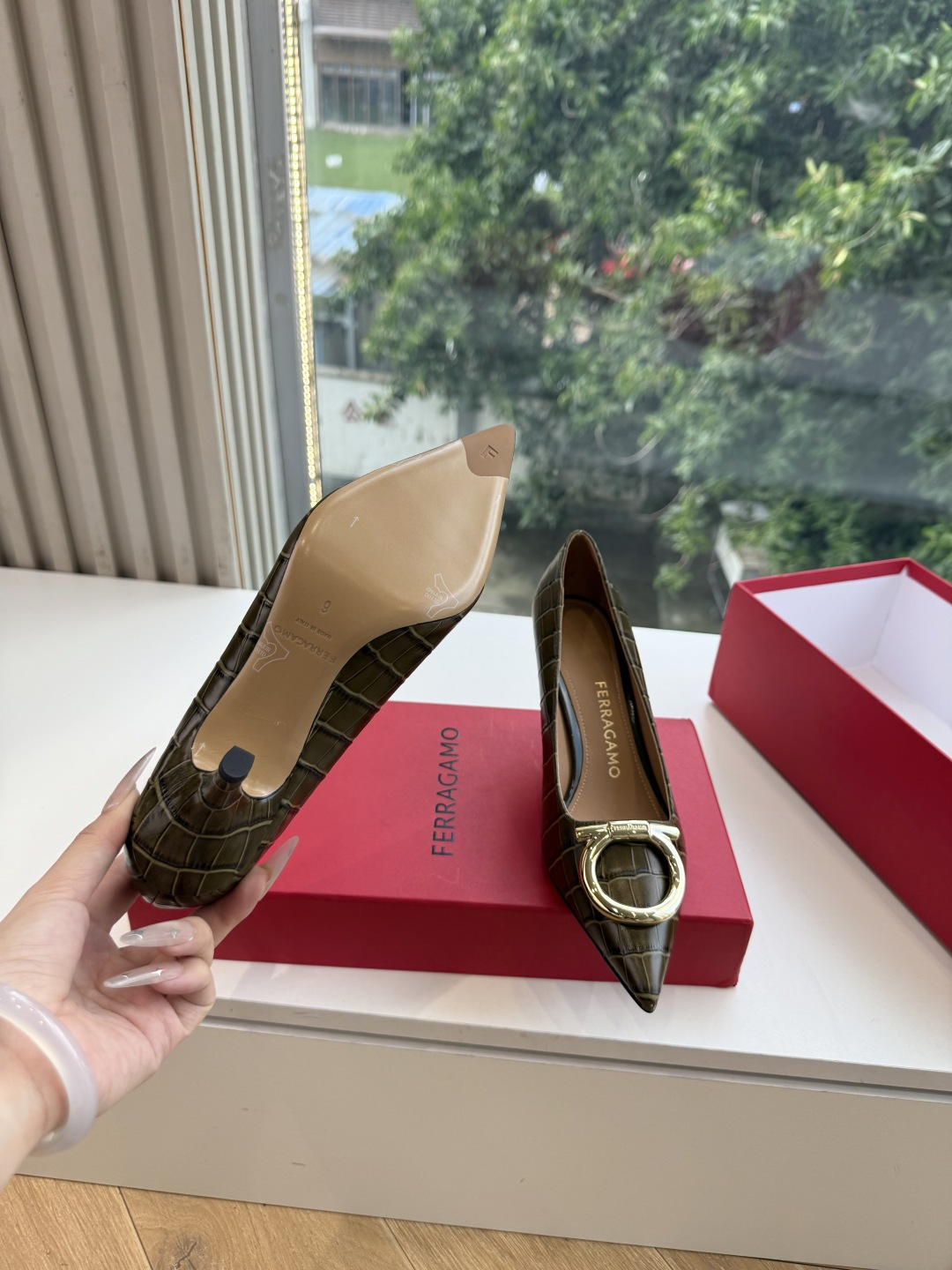 G397所见即所得代购级 原版一比一复刻顶级FERRAGAMO菲拉格慕女士新版Vara铭牌玛丽珍网鞋脚果然更惊艳~蝴蝶结 G397所见即所得代购级 原版一比一复刻顶级FERRAGAMO菲拉格慕女士新版Vara铭牌玛丽珍网鞋脚果然更惊艳~蝴蝶结