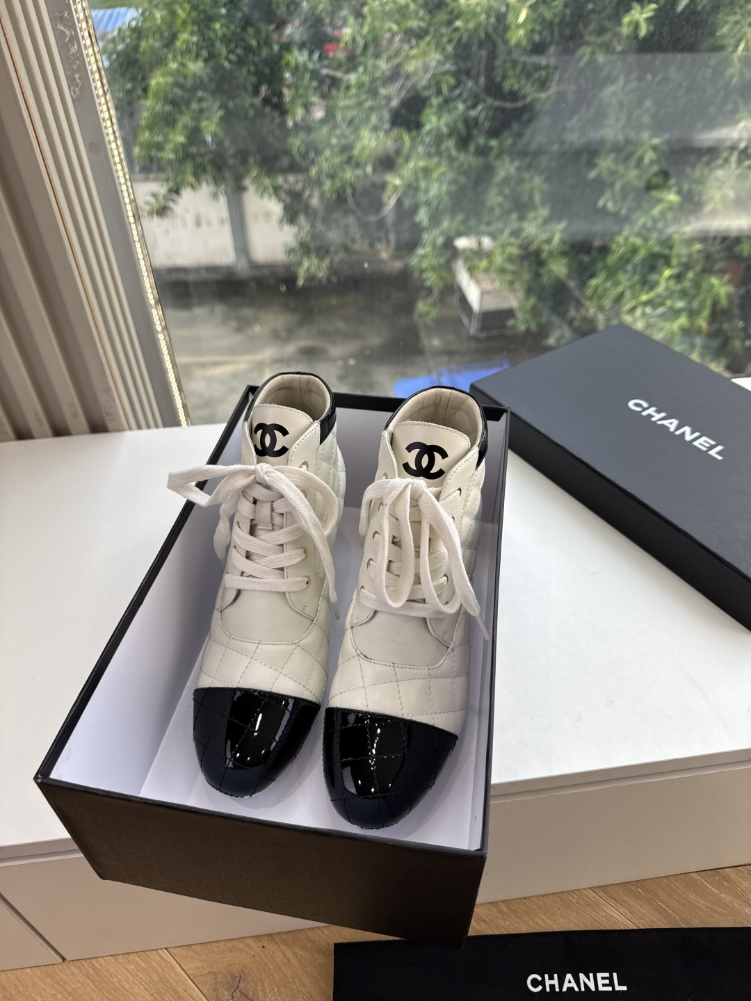 G170😀代购级别CHANEL 香奈儿*小香秋冬新款裤靴字母骑士靴库靴这款骑士靴真的是帅气时尚的代表，靴筒Chanel字