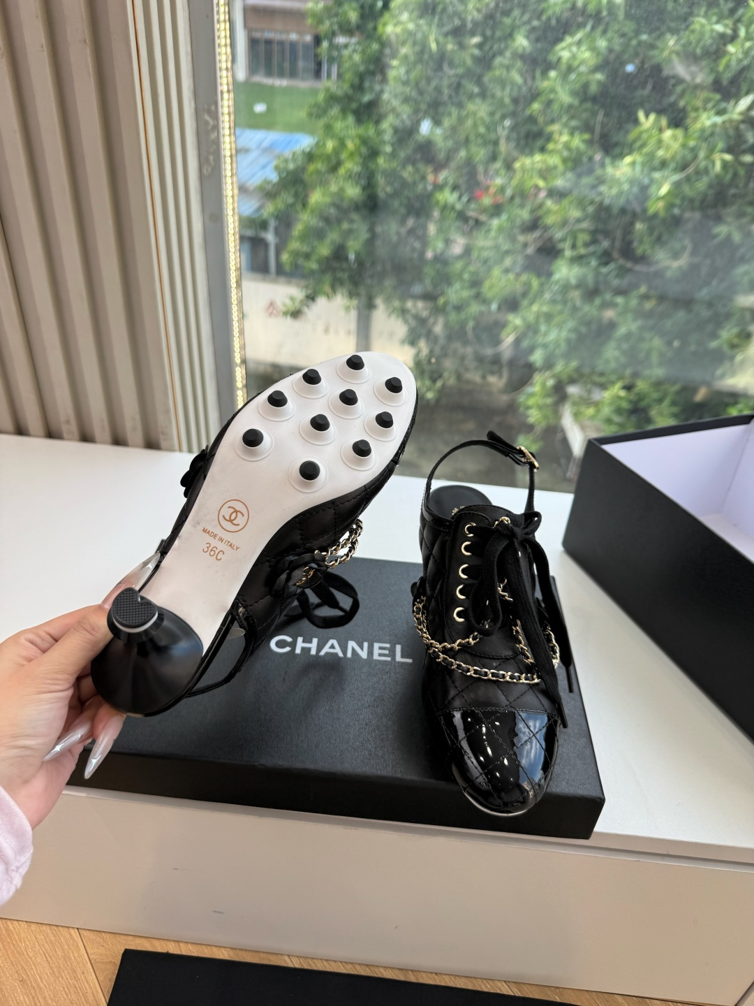 G170😀代购级别CHANEL 香奈儿*小香秋冬单鞋库靴这款骑士靴真的是帅气时尚的代表,靴筒Chanel字母点缀 低调不 G170😀代购级别CHANEL 香奈儿*小香秋冬单鞋库靴这款骑士靴真的是帅气时尚的代表,靴筒Chanel字母点缀 低调不