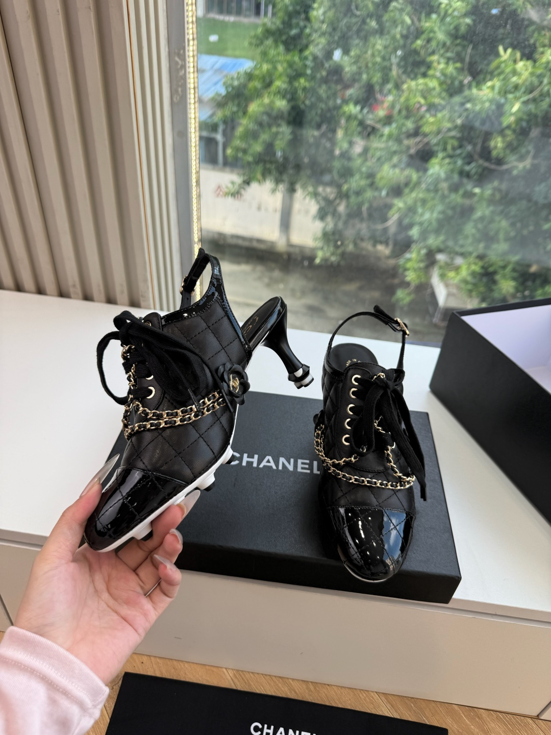 G170😀代购级别CHANEL 香奈儿*小香秋冬单鞋库靴这款骑士靴真的是帅气时尚的代表,靴筒Chanel字母点缀 低调不 G170😀代购级别CHANEL 香奈儿*小香秋冬单鞋库靴这款骑士靴真的是帅气时尚的代表,靴筒Chanel字母点缀 低调不