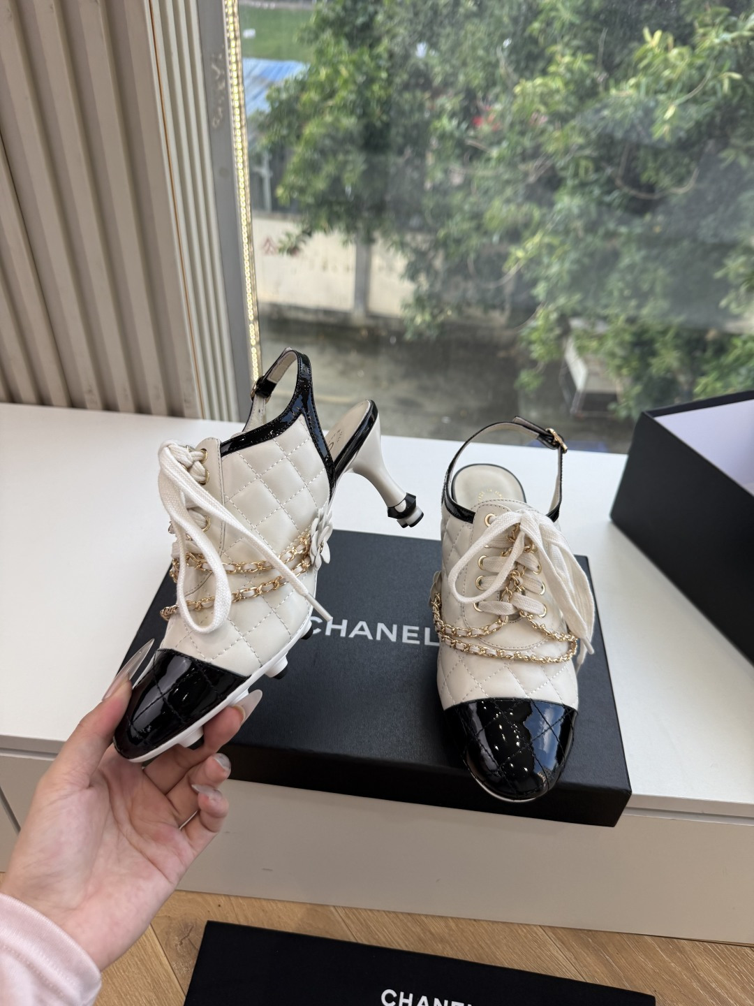 G170😀代购级别CHANEL 香奈儿*小香秋冬单鞋库靴这款骑士靴真的是帅气时尚的代表,靴筒Chanel字母点缀 低调不 G170😀代购级别CHANEL 香奈儿*小香秋冬单鞋库靴这款骑士靴真的是帅气时尚的代表,靴筒Chanel字母点缀 低调不