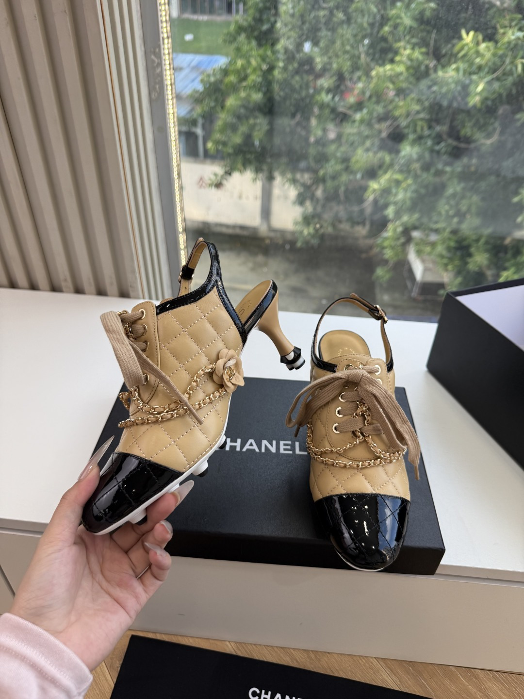 G170😀代购级别CHANEL 香奈儿*小香秋冬单鞋库靴这款骑士靴真的是帅气时尚的代表,靴筒Chanel字母点缀 低调不 G170😀代购级别CHANEL 香奈儿*小香秋冬单鞋库靴这款骑士靴真的是帅气时尚的代表,靴筒Chanel字母点缀 低调不