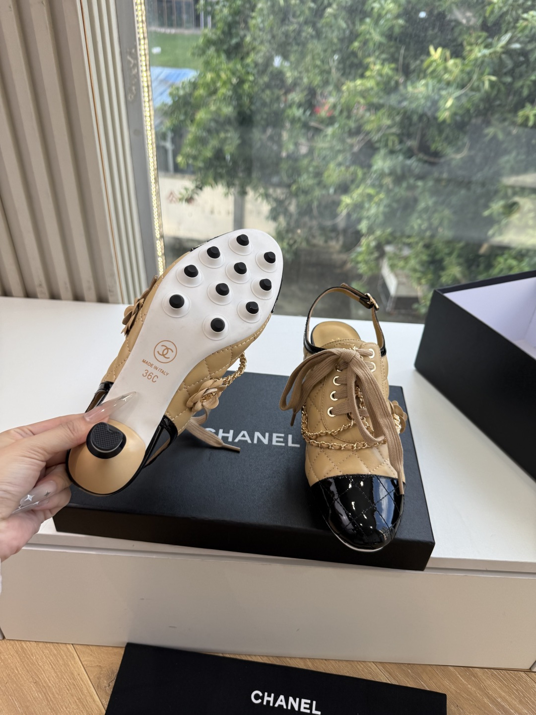 G170😀代购级别CHANEL 香奈儿*小香秋冬单鞋库靴这款骑士靴真的是帅气时尚的代表,靴筒Chanel字母点缀 低调不 G170😀代购级别CHANEL 香奈儿*小香秋冬单鞋库靴这款骑士靴真的是帅气时尚的代表,靴筒Chanel字母点缀 低调不