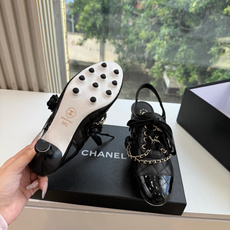 G170😀代购级别CHANEL 香奈儿*小香秋冬单鞋库靴这款骑士靴真的是帅气时尚的代表,靴筒Chanel字母点缀 低调不 G170😀代购级别CHANEL 香奈儿*小香秋冬单鞋库靴这款骑士靴真的是帅气时尚的代表,靴筒Chanel字母点缀 低调不