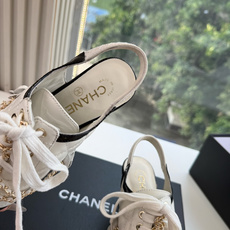 G170😀代购级别CHANEL 香奈儿*小香秋冬单鞋库靴这款骑士靴真的是帅气时尚的代表,靴筒Chanel字母点缀 低调不 G170😀代购级别CHANEL 香奈儿*小香秋冬单鞋库靴这款骑士靴真的是帅气时尚的代表,靴筒Chanel字母点缀 低调不