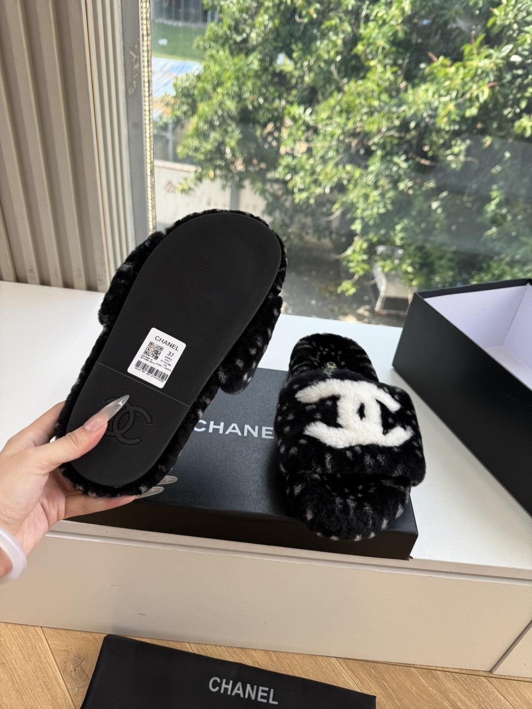 G021高版CHANE*小香奈儿爆品蝴妥妥的自留款！！比经典款Slingback舒服太多啦！每个颜色上脚都很显白 首选金