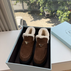 Prad*/普拉达G021女士徽标尼龙华达呢雪地派对金属标齿轮厚底保暖棉鞋雪地靴女 有轻奢的内蕴品质,颜色明柔和大气,自 Prad*/普拉达G021女士徽标尼龙华达呢雪地派对金属标齿轮厚底保暖棉鞋雪地靴女 有轻奢的内蕴品质,颜色明柔和大气,自