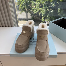 Prad*/普拉达G021女士徽标尼龙华达呢雪地派对金属标齿轮厚底保暖棉鞋雪地靴女 有轻奢的内蕴品质,颜色明柔和大气,自 Prad*/普拉达G021女士徽标尼龙华达呢雪地派对金属标齿轮厚底保暖棉鞋雪地靴女 有轻奢的内蕴品质,颜色明柔和大气,自