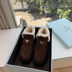 Prad*/普拉达G021女士徽标尼龙华达呢雪地派对金属标齿轮厚底保暖棉鞋雪地靴女 有轻奢的内蕴品质,颜色明柔和大气,自 Prad*/普拉达G021女士徽标尼龙华达呢雪地派对金属标齿轮厚底保暖棉鞋雪地靴女 有轻奢的内蕴品质,颜色明柔和大气,自