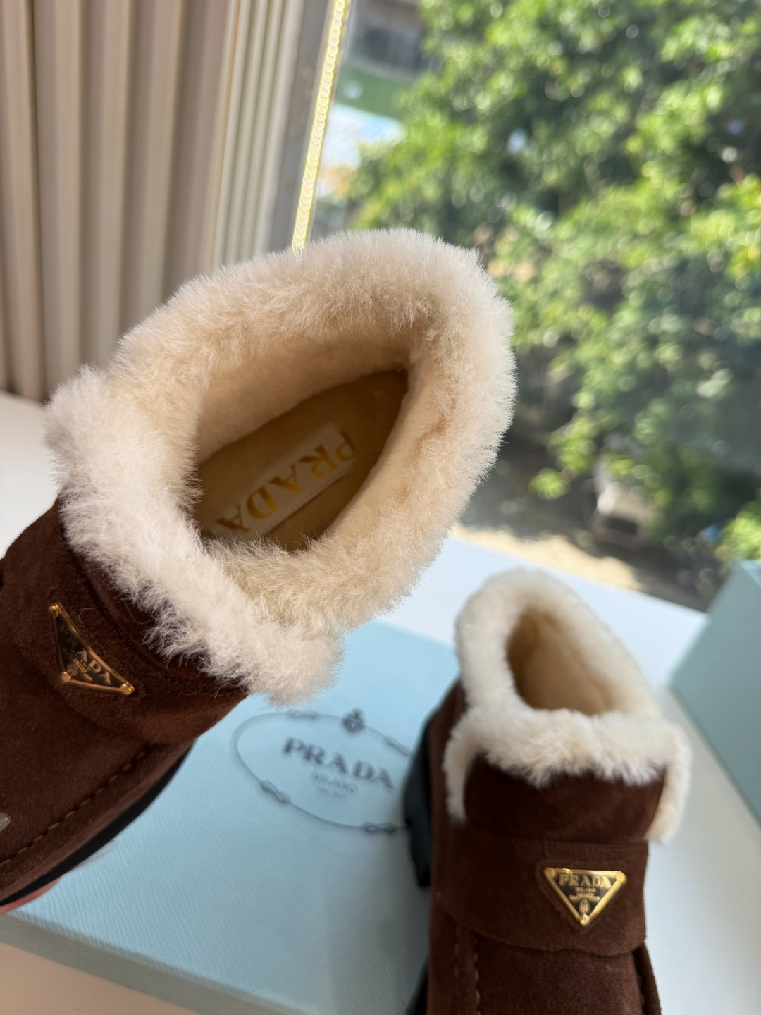 Prad*/普拉达G021女士徽标尼龙华达呢雪地派对金属标齿轮厚底保暖棉鞋雪地靴女 有轻奢的内蕴品质，颜色明柔和大气，自