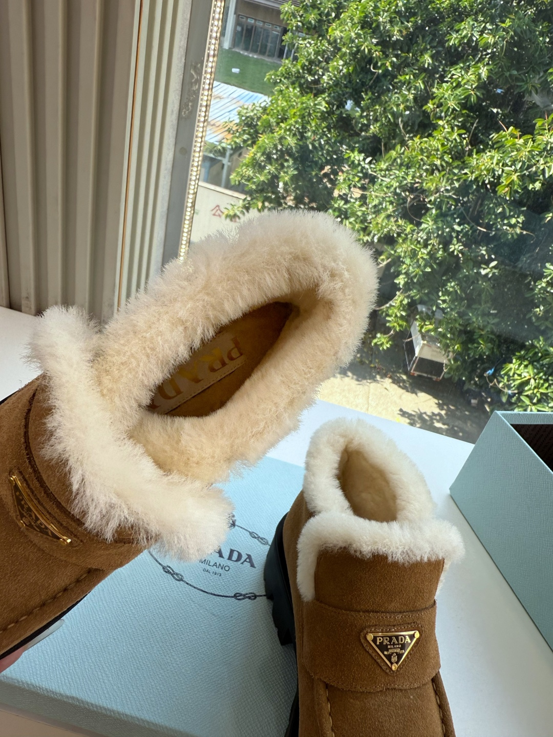 Prad*/普拉达G021女士徽标尼龙华达呢雪地派对金属标齿轮厚底保暖棉鞋雪地靴女 有轻奢的内蕴品质,颜色明柔和大气,自 Prad*/普拉达G021女士徽标尼龙华达呢雪地派对金属标齿轮厚底保暖棉鞋雪地靴女 有轻奢的内蕴品质,颜色明柔和大气,自