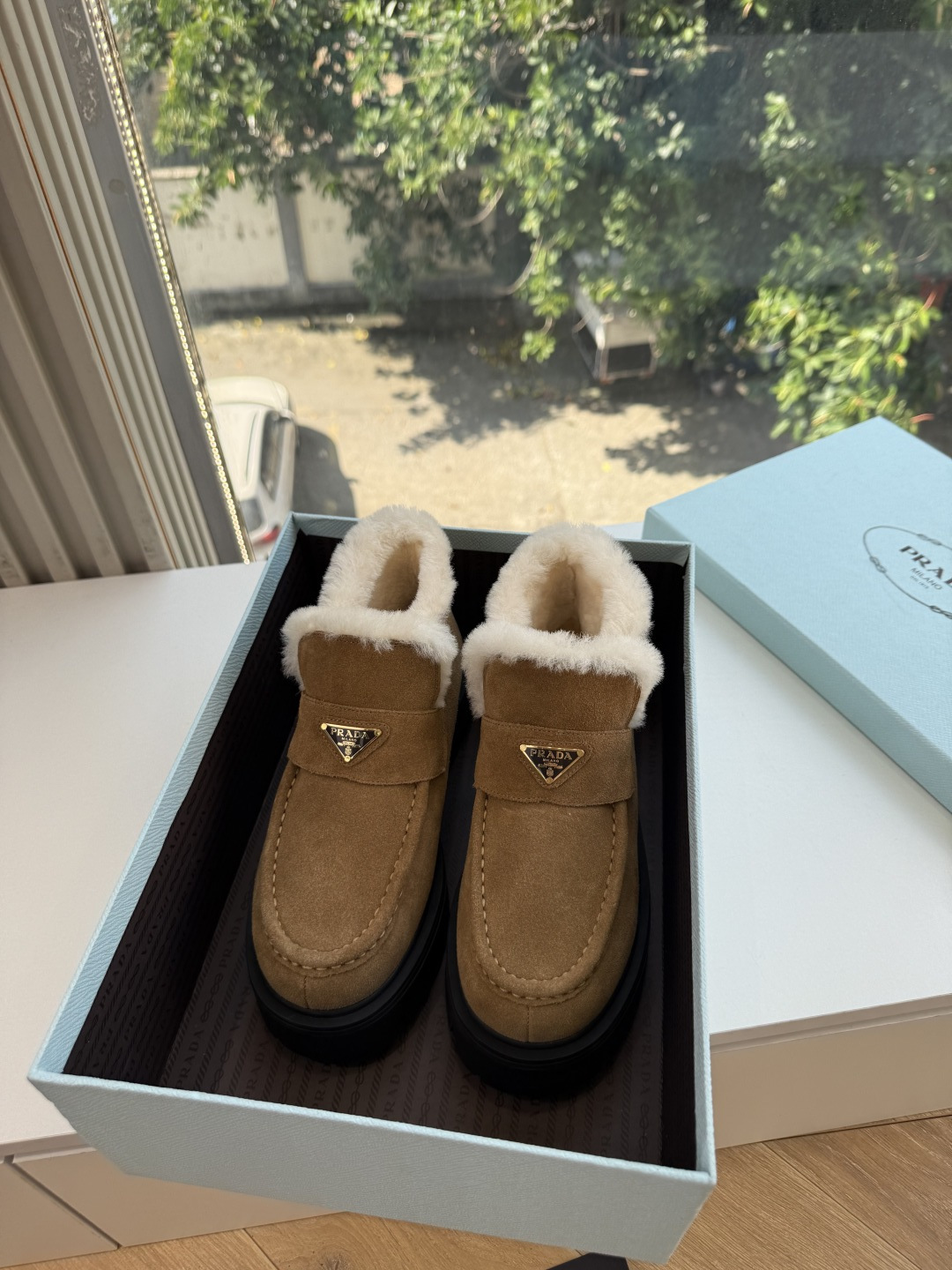Prad*/普拉达G021女士徽标尼龙华达呢雪地派对金属标齿轮厚底保暖棉鞋雪地靴女 有轻奢的内蕴品质,颜色明柔和大气,自 Prad*/普拉达G021女士徽标尼龙华达呢雪地派对金属标齿轮厚底保暖棉鞋雪地靴女 有轻奢的内蕴品质,颜色明柔和大气,自