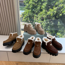Prad*/普拉达G021女士徽标尼龙华达呢雪地派对金属标齿轮厚底保暖棉鞋雪地靴女 有轻奢的内蕴品质,颜色明柔和大气,自 Prad*/普拉达G021女士徽标尼龙华达呢雪地派对金属标齿轮厚底保暖棉鞋雪地靴女 有轻奢的内蕴品质,颜色明柔和大气,自