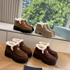 Prad*/普拉达G021女士徽标尼龙华达呢雪地派对金属标齿轮厚底保暖棉鞋雪地靴女 有轻奢的内蕴品质,颜色明柔和大气,自 Prad*/普拉达G021女士徽标尼龙华达呢雪地派对金属标齿轮厚底保暖棉鞋雪地靴女 有轻奢的内蕴品质,颜色明柔和大气,自