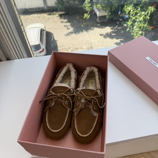 带飞机盒所见即所得G021现货供应MIUMIU*缪缪乐福鞋英伦风羊毛乐福鞋棉鞋 🤩怎么穿都好看今夏时髦精最爱 看起来不怎 带飞机盒所见即所得G021现货供应MIUMIU*缪缪乐福鞋英伦风羊毛乐福鞋棉鞋 🤩怎么穿都好看今夏时髦精最爱 看起来不怎