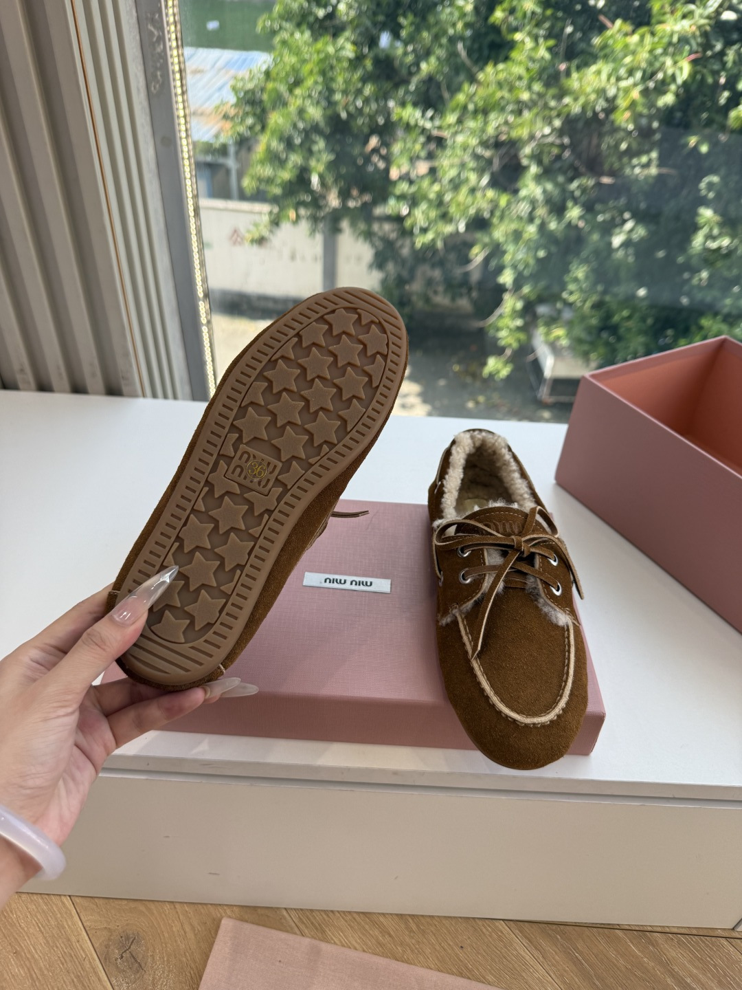 带飞机盒所见即所得G021现货供应MIUMIU*缪缪乐福鞋英伦风羊毛乐福鞋棉鞋 🤩怎么穿都好看今夏时髦精最爱 看起来不怎