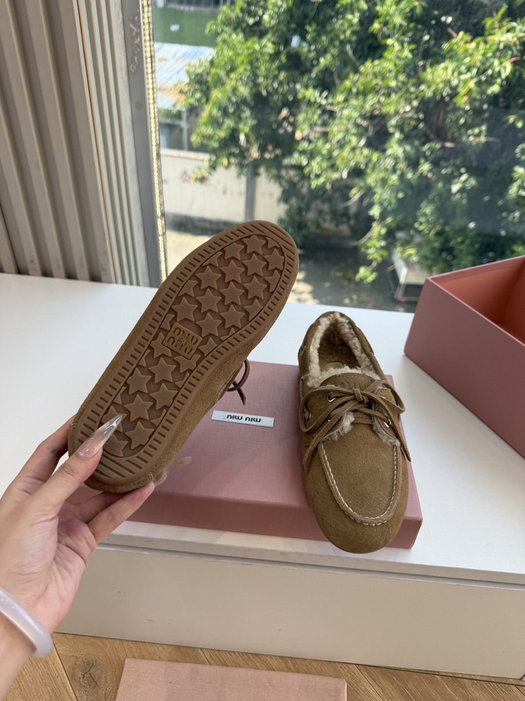 带飞机盒所见即所得G021现货供应MIUMIU*缪缪乐福鞋英伦风羊毛乐福鞋棉鞋 🤩怎么穿都好看今夏时髦精最爱 看起来不怎