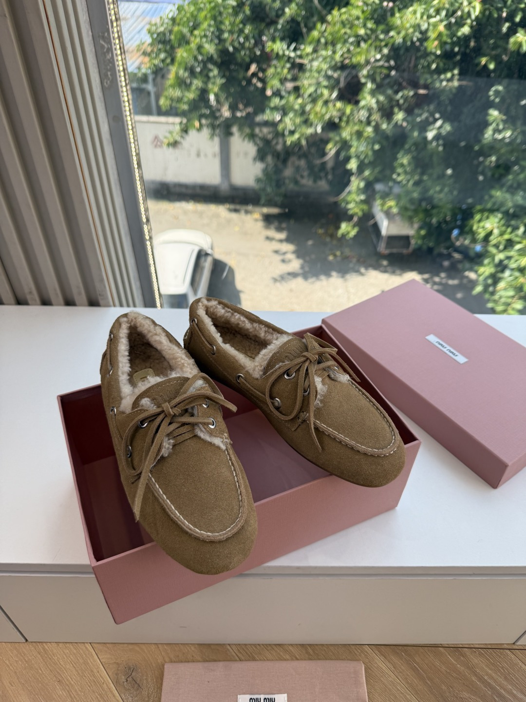 带飞机盒所见即所得G021现货供应MIUMIU*缪缪乐福鞋英伦风羊毛乐福鞋棉鞋 🤩怎么穿都好看今夏时髦精最爱 看起来不怎
