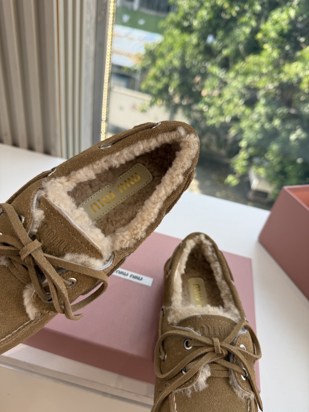 带飞机盒所见即所得G021现货供应MIUMIU*缪缪乐福鞋英伦风羊毛乐福鞋棉鞋 🤩怎么穿都好看今夏时髦精最爱 看起来不怎