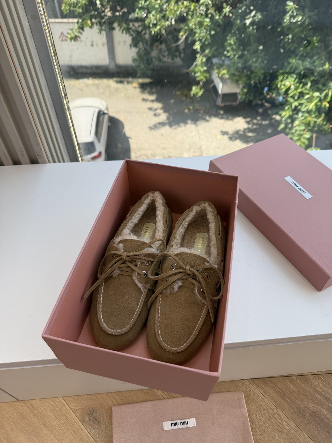 带飞机盒所见即所得G021现货供应MIUMIU*缪缪乐福鞋英伦风羊毛乐福鞋棉鞋 🤩怎么穿都好看今夏时髦精最爱 看起来不怎