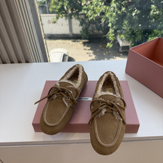 带飞机盒所见即所得G021现货供应MIUMIU*缪缪乐福鞋英伦风羊毛乐福鞋棉鞋 🤩怎么穿都好看今夏时髦精最爱 看起来不怎 带飞机盒所见即所得G021现货供应MIUMIU*缪缪乐福鞋英伦风羊毛乐福鞋棉鞋 🤩怎么穿都好看今夏时髦精最爱 看起来不怎