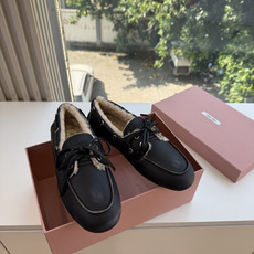 带飞机盒所见即所得G021现货供应MIUMIU*缪缪乐福鞋英伦风羊毛乐福鞋棉鞋 🤩怎么穿都好看今夏时髦精最爱 看起来不怎 带飞机盒所见即所得G021现货供应MIUMIU*缪缪乐福鞋英伦风羊毛乐福鞋棉鞋 🤩怎么穿都好看今夏时髦精最爱 看起来不怎