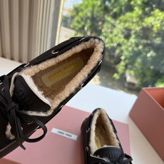 带飞机盒所见即所得G021现货供应MIUMIU*缪缪乐福鞋英伦风羊毛乐福鞋棉鞋 🤩怎么穿都好看今夏时髦精最爱 看起来不怎 带飞机盒所见即所得G021现货供应MIUMIU*缪缪乐福鞋英伦风羊毛乐福鞋棉鞋 🤩怎么穿都好看今夏时髦精最爱 看起来不怎