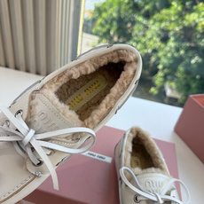 带飞机盒所见即所得G021现货供应MIUMIU*缪缪乐福鞋英伦风羊毛乐福鞋棉鞋 🤩怎么穿都好看今夏时髦精最爱 看起来不怎 带飞机盒所见即所得G021现货供应MIUMIU*缪缪乐福鞋英伦风羊毛乐福鞋棉鞋 🤩怎么穿都好看今夏时髦精最爱 看起来不怎