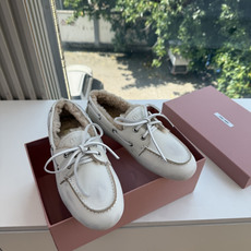带飞机盒所见即所得G021现货供应MIUMIU*缪缪乐福鞋英伦风羊毛乐福鞋棉鞋 🤩怎么穿都好看今夏时髦精最爱 看起来不怎 带飞机盒所见即所得G021现货供应MIUMIU*缪缪乐福鞋英伦风羊毛乐福鞋棉鞋 🤩怎么穿都好看今夏时髦精最爱 看起来不怎