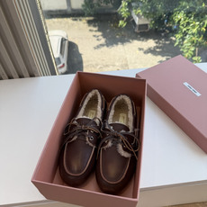 带飞机盒所见即所得G021现货供应MIUMIU*缪缪乐福鞋英伦风羊毛乐福鞋棉鞋 🤩怎么穿都好看今夏时髦精最爱 看起来不怎 带飞机盒所见即所得G021现货供应MIUMIU*缪缪乐福鞋英伦风羊毛乐福鞋棉鞋 🤩怎么穿都好看今夏时髦精最爱 看起来不怎