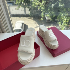 G171所见即所得VALENTINO华伦天奴经典凉鞋单鞋春夏VLOGO SIGNATURE鞋型线条流畅.版型超赞上脚舒适 G171所见即所得VALENTINO华伦天奴经典凉鞋单鞋春夏VLOGO SIGNATURE鞋型线条流畅.版型超赞上脚舒适