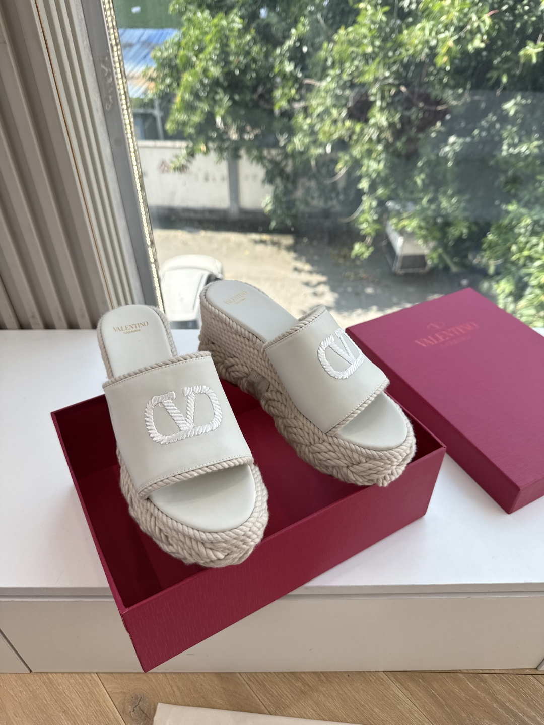 G171所见即所得VALENTINO华伦天奴经典凉鞋单鞋春夏VLOGO SIGNATURE鞋型线条流畅.版型超赞上脚舒适 G171所见即所得VALENTINO华伦天奴经典凉鞋单鞋春夏VLOGO SIGNATURE鞋型线条流畅.版型超赞上脚舒适