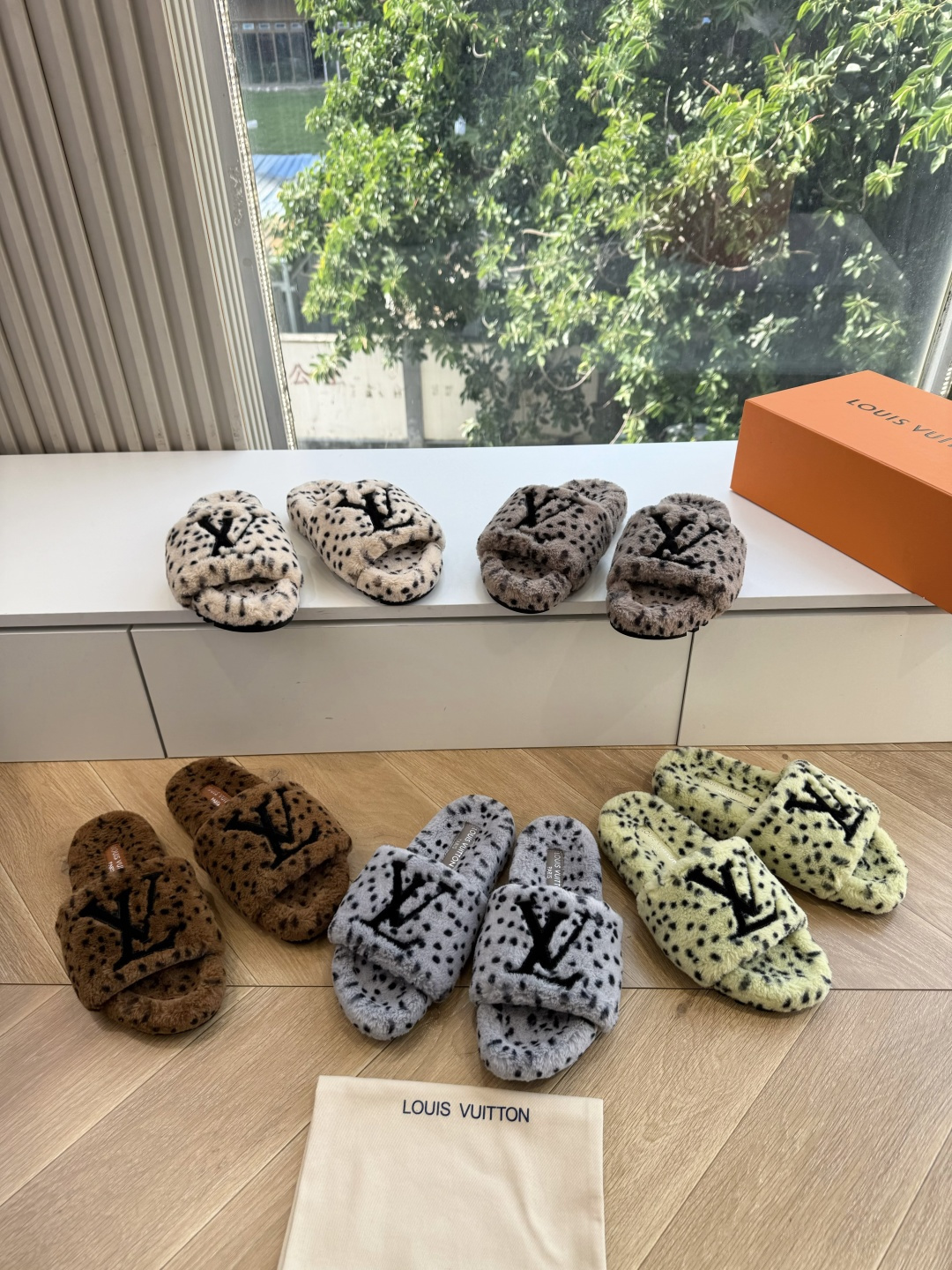 G021Louis vuitt路易威蹬lv毛毛拖 限定款居家酒店拖鞋 皮草拖鞋頂级品质🔝水貂打造!超温暖的感觉,穿上仿佛 G021Louis vuitt路易威蹬lv毛毛拖 限定款居家酒店拖鞋 皮草拖鞋頂级品质🔝水貂打造!超温暖的感觉,穿上仿佛