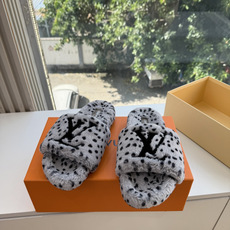 G021Louis vuitt路易威蹬lv毛毛拖 限定款居家酒店拖鞋 皮草拖鞋頂级品质🔝水貂打造!超温暖的感觉,穿上仿佛 G021Louis vuitt路易威蹬lv毛毛拖 限定款居家酒店拖鞋 皮草拖鞋頂级品质🔝水貂打造!超温暖的感觉,穿上仿佛