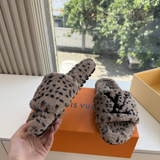 G021Louis vuitt路易威蹬lv毛毛拖 限定款居家酒店拖鞋 皮草拖鞋頂级品质🔝水貂打造!超温暖的感觉,穿上仿佛 G021Louis vuitt路易威蹬lv毛毛拖 限定款居家酒店拖鞋 皮草拖鞋頂级品质🔝水貂打造!超温暖的感觉,穿上仿佛
