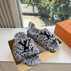 G021Louis vuitt路易威蹬lv毛毛拖 限定款居家酒店拖鞋 皮草拖鞋頂级品质🔝水貂打造!超温暖的感觉,穿上仿佛 G021Louis vuitt路易威蹬lv毛毛拖 限定款居家酒店拖鞋 皮草拖鞋頂级品质🔝水貂打造!超温暖的感觉,穿上仿佛