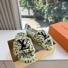 G021Louis vuitt路易威蹬lv毛毛拖 限定款居家酒店拖鞋 皮草拖鞋頂级品质🔝水貂打造!超温暖的感觉,穿上仿佛 G021Louis vuitt路易威蹬lv毛毛拖 限定款居家酒店拖鞋 皮草拖鞋頂级品质🔝水貂打造!超温暖的感觉,穿上仿佛