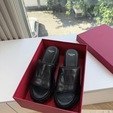 G171所见即所得VALENTINO华伦天奴经典凉鞋单鞋春夏VLOGO SIGNATURE鞋型线条流畅.版型超赞上脚舒适 G171所见即所得VALENTINO华伦天奴经典凉鞋单鞋春夏VLOGO SIGNATURE鞋型线条流畅.版型超赞上脚舒适