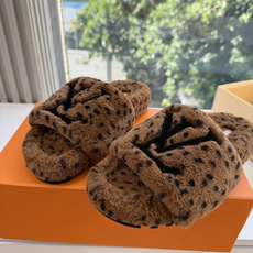 G021Louis vuitt路易威蹬lv毛毛拖 限定款居家酒店拖鞋 皮草拖鞋頂级品质🔝水貂打造!超温暖的感觉,穿上仿佛 G021Louis vuitt路易威蹬lv毛毛拖 限定款居家酒店拖鞋 皮草拖鞋頂级品质🔝水貂打造!超温暖的感觉,穿上仿佛