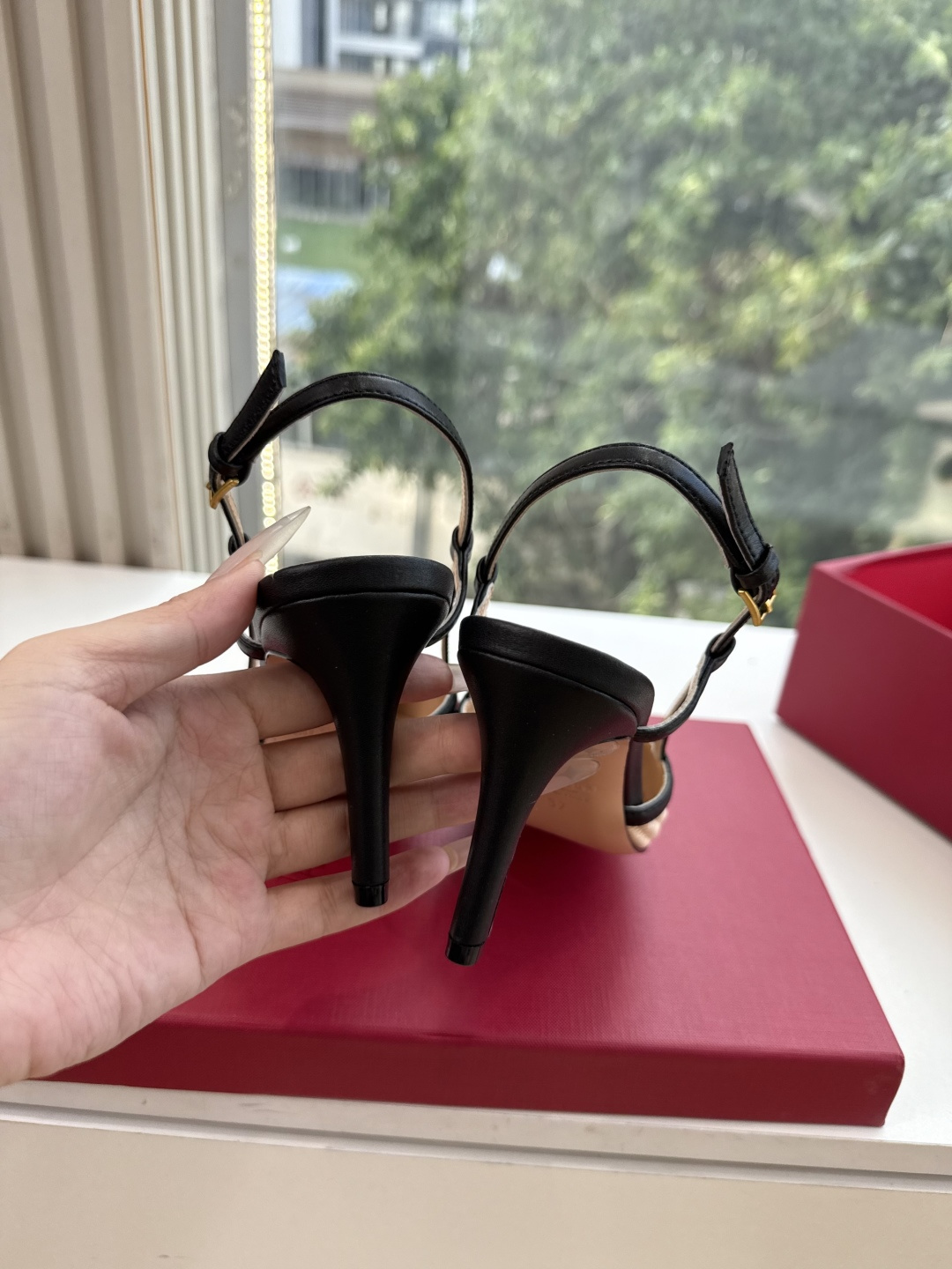 G678 VALENTINO华伦天奴经典凉鞋单鞋春夏VLOGO SIGNATURE鞋型线条流畅.版型超赞上脚舒适.增高. G678 VALENTINO华伦天奴经典凉鞋单鞋春夏VLOGO SIGNATURE鞋型线条流畅.版型超赞上脚舒适.增高.
