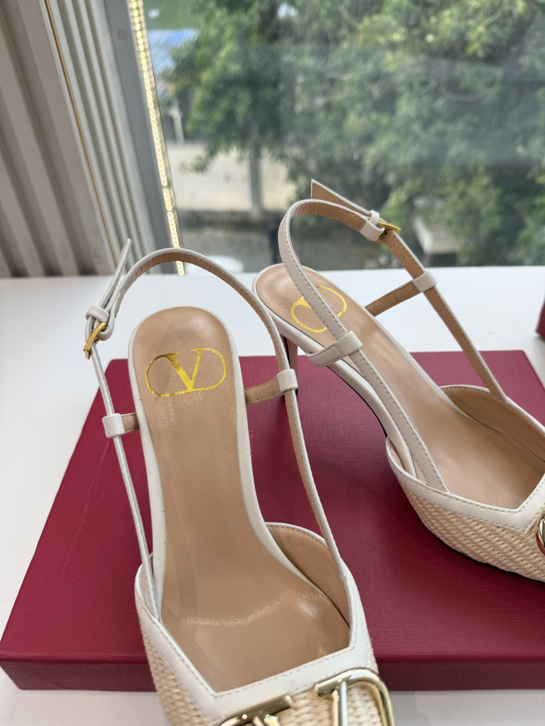 G678 VALENTINO华伦天奴经典凉鞋单鞋春夏VLOGO SIGNATURE鞋型线条流畅.版型超赞上脚舒适.增高. G678 VALENTINO华伦天奴经典凉鞋单鞋春夏VLOGO SIGNATURE鞋型线条流畅.版型超赞上脚舒适.增高.
