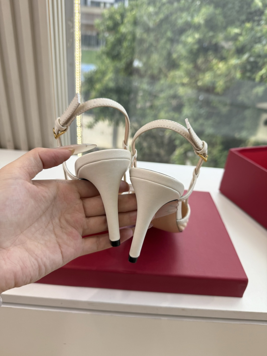 G678 VALENTINO华伦天奴经典凉鞋单鞋春夏VLOGO SIGNATURE鞋型线条流畅.版型超赞上脚舒适.增高. G678 VALENTINO华伦天奴经典凉鞋单鞋春夏VLOGO SIGNATURE鞋型线条流畅.版型超赞上脚舒适.增高.