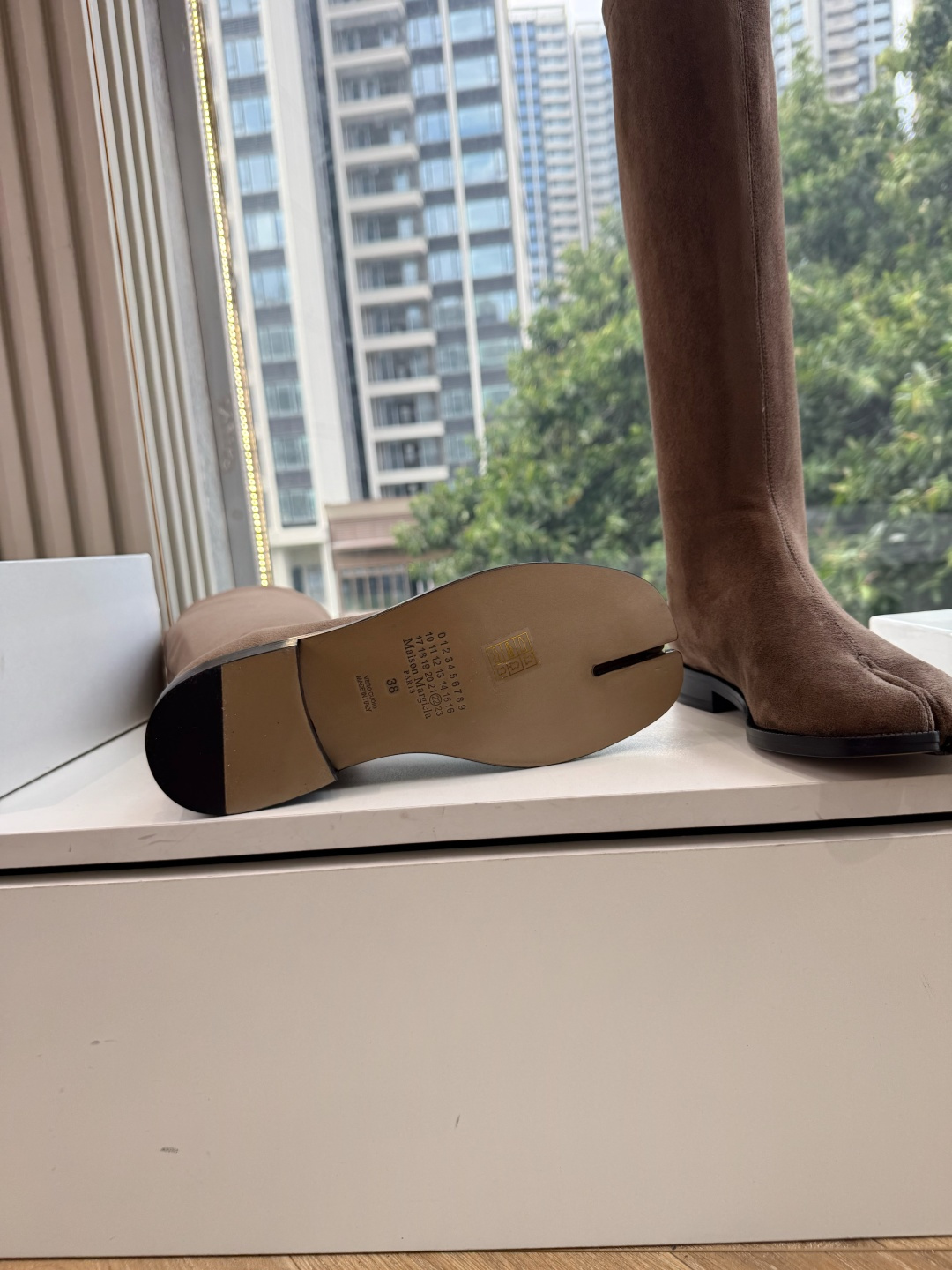 G012代购级别 Maison Margiela 玛吉拉tabi分趾Mm6真皮宽筒直筒长靴不过膝 秋冬新细高跟高筒靴最高 G012代购级别 Maison Margiela 玛吉拉tabi分趾Mm6真皮宽筒直筒长靴不过膝 秋冬新细高跟高筒靴最高