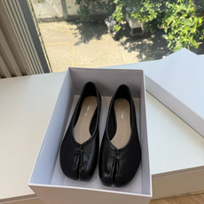 G027顶级品质Maison Margiel*26ss早秋新款分趾玛丽珍平底擦色单鞋 自带复古氛围感,经典分趾鞋型搭配一 G027顶级品质Maison Margiel*26ss早秋新款分趾玛丽珍平底擦色单鞋 自带复古氛围感,经典分趾鞋型搭配一